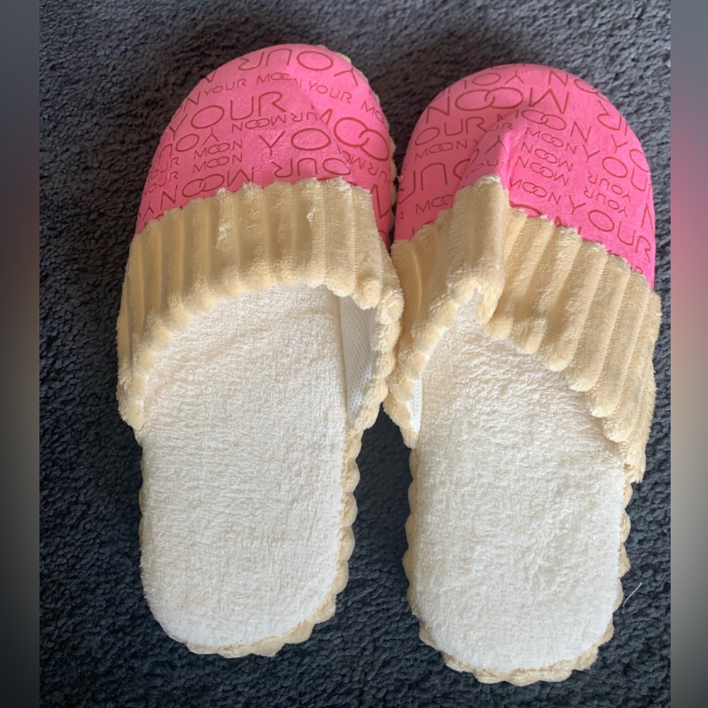 NEW Women’s Plush Moon Slippers
